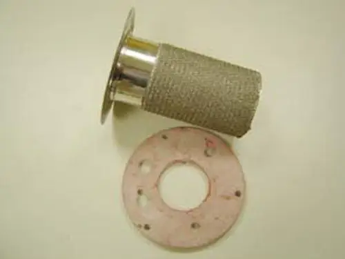 Zylinderbrenner von Remeha mit metallischem Zylinder und einer Bodenplatte. Der Zylinder hat eine Beschichtung aus einem textilen Material.